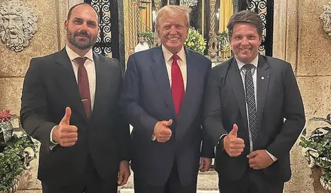 Eduardo Bolsonaro, Trump e Mário Frias