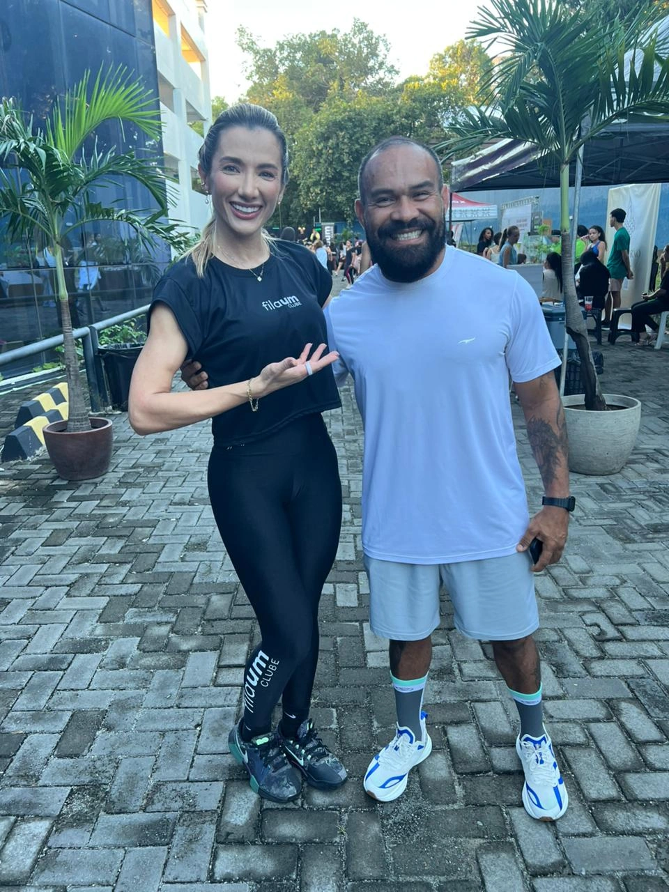 Empresária Jordana Guerra lança o site do Fila Um Clube em tarde animada e festiva