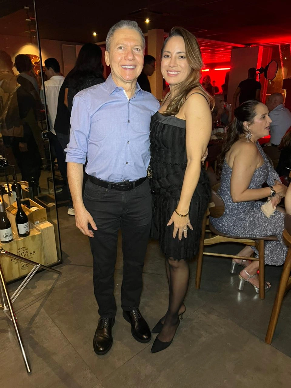 Empresários Jorge Batista Filho e Michelle Reis em noite de festa social marcante