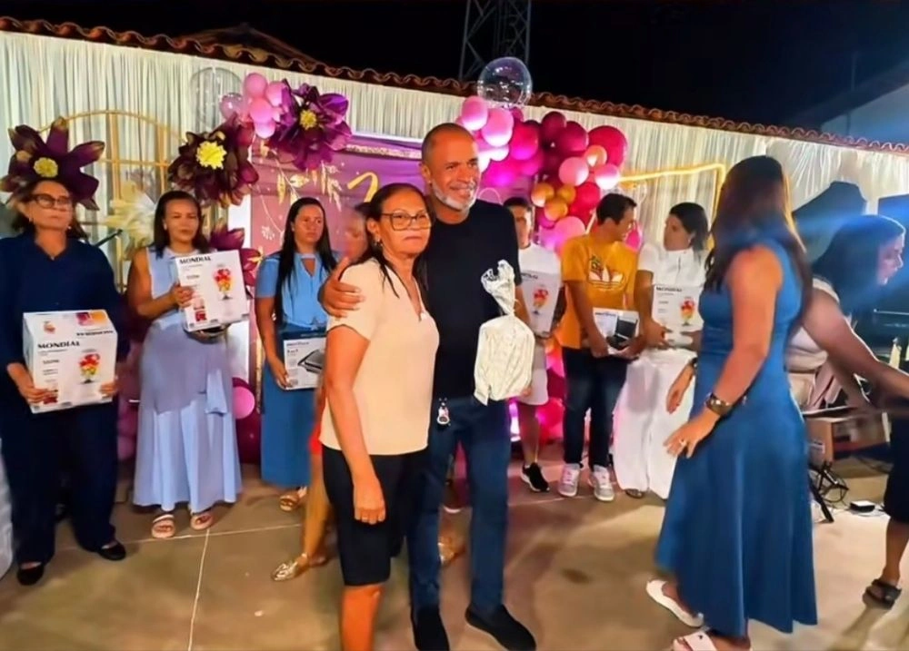 Festa das Mães emociona famílias com homenagens e brindes em Passagem Franca