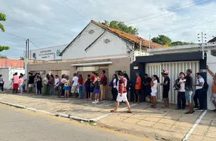 Filas gigantes marcam último dia para regularizar título em cartório de Parnaíba (Foto: Luzia Paula / Conecta Piauí)