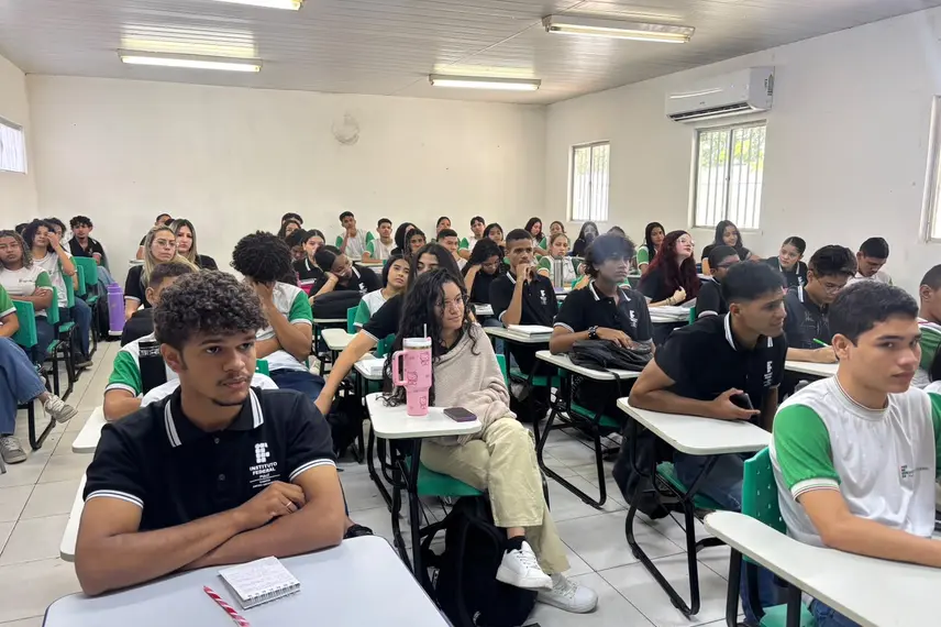 Flow IA promove palestra sobre mercado e tecnologia no IFPI Dirceu