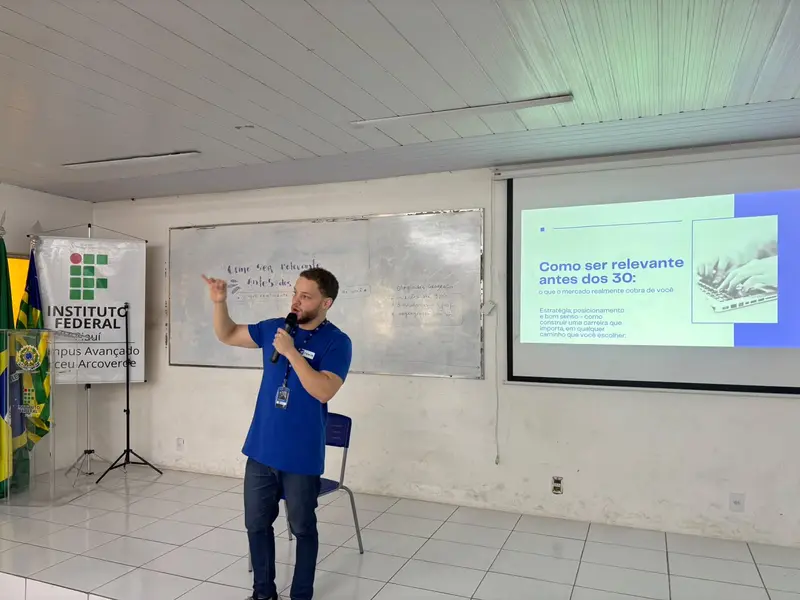 Flow IA promove palestra sobre mercado e tecnologia no IFPI Dirceu