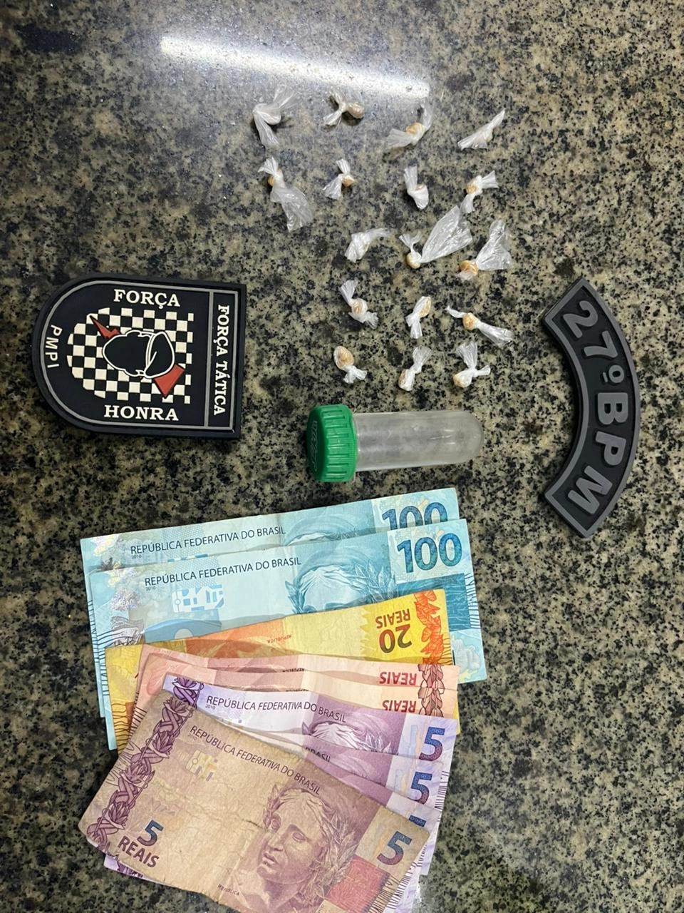 Força Tática prende três suspeitos de tráfico no bairro Frei Higino, em Parnaíba