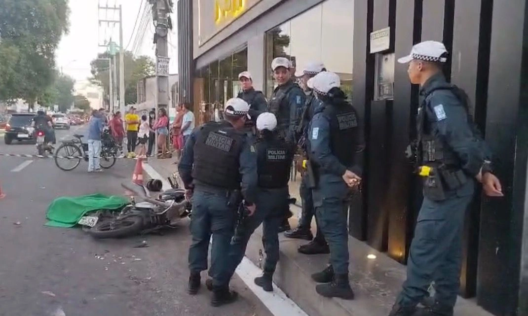 Homem morre após grave acidente com caminhão na Avenida Joaquim Nelson