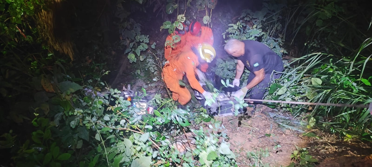 Idoso morre após perder controle de moto e bater em tronco na PI-130, em Nazária