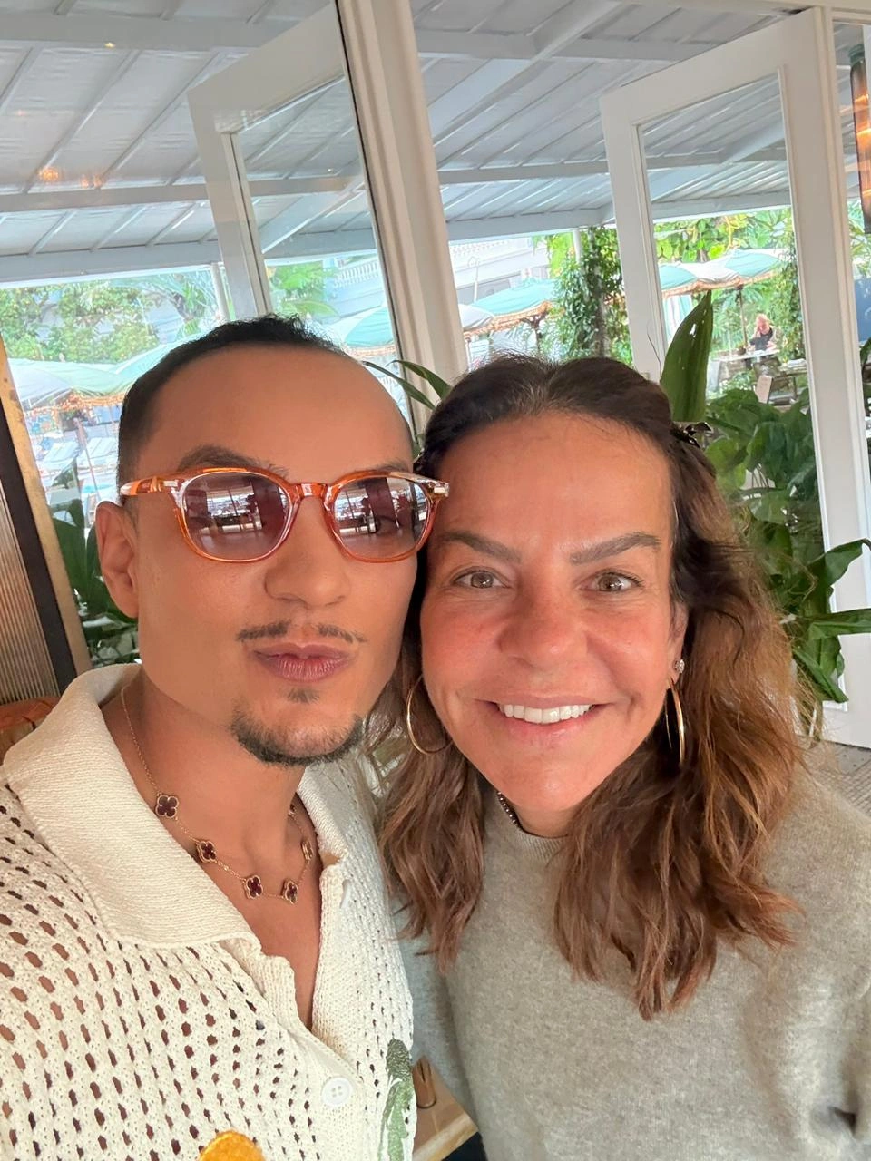 Influencer piauiense Alysson Tendência toma café no Copacabana Palace, no RJ