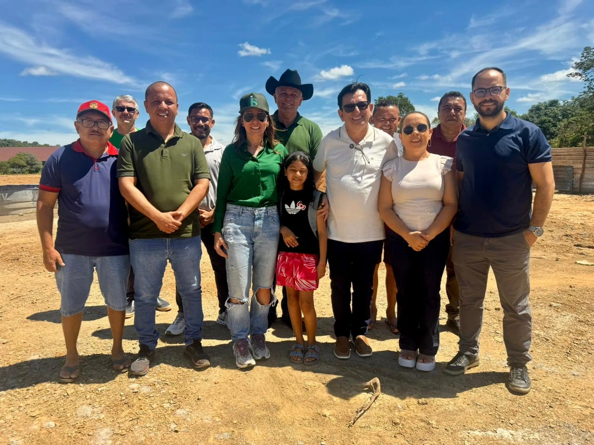 Ivanária Sampaio visita obra de nova escola na zona rural de Esperantina