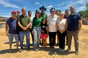 Ivanária Sampaio visita obra de nova escola na zona rural de Esperantina (Foto: Reprodução)