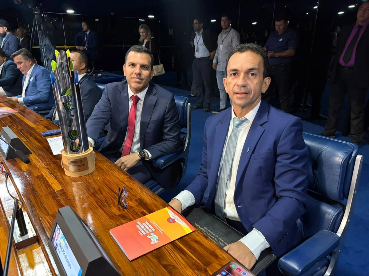 Ivanovick e Rodrigo Torres prestigiam Rafael Fonteles em homenagem no Senado