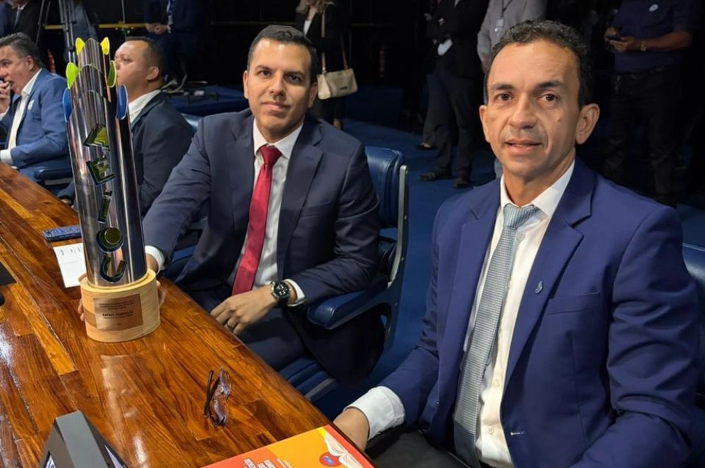 Ivanovick e Rodrigo Torres prestigiam Rafael Fonteles em homenagem no Senado