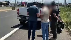 Jovem é conduzido após direção perigosa e posse de celular com restrição de roubo (Foto: Reprodução)