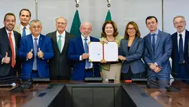 Lula assina MP e zera 'taxa das blusinhas' (Foto: Wallison Breno/PR)