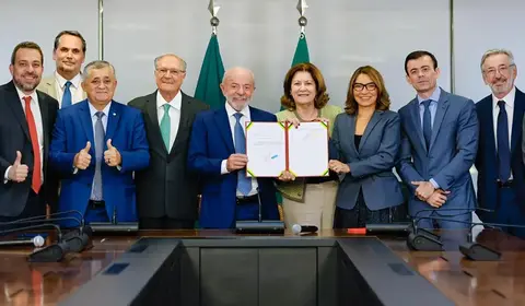 Lula assina MP e zera 'taxa das blusinhas'