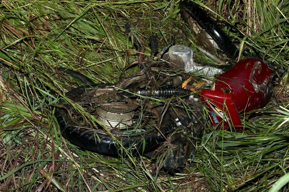 Mãe e filha morrem em grave acidente entre moto e Hilux na PI-236