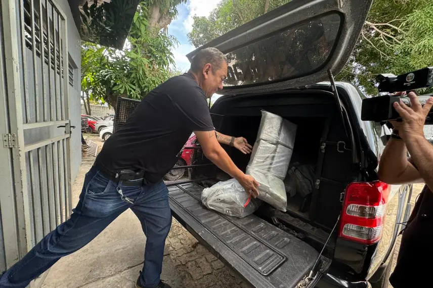 Mais de 800 kg de drogas apreendidas em operações são incineradas em Teresina