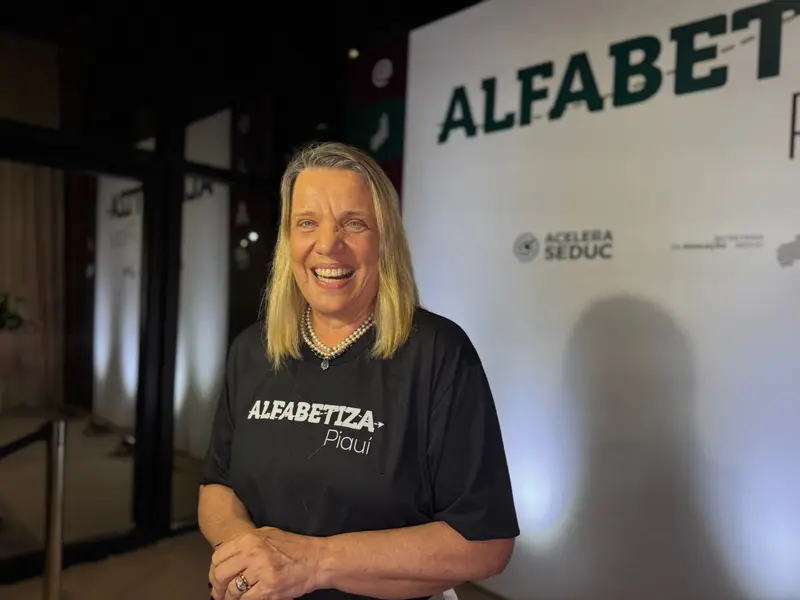 Mais de mil alunos celebram formatura do Alfabetiza Piauí em Teresina
