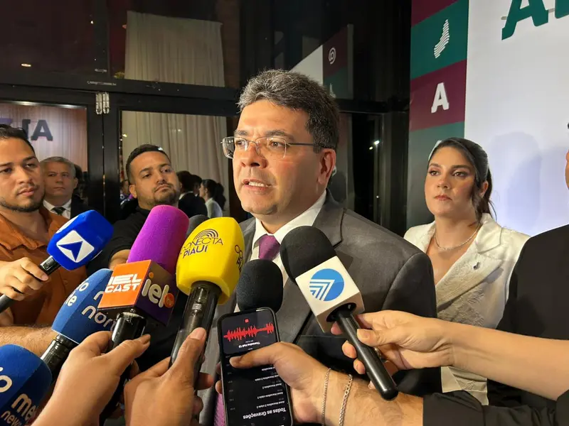 Mais de mil alunos celebram formatura do Alfabetiza Piauí em Teresina