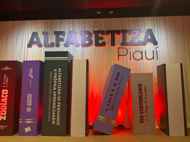 Mais de mil alunos celebram formatura do Alfabetiza Piauí em Teresina