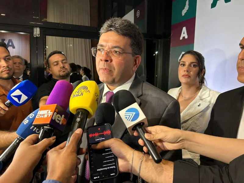 Mais de mil alunos celebram formatura do Alfabetiza Piauí em Teresina