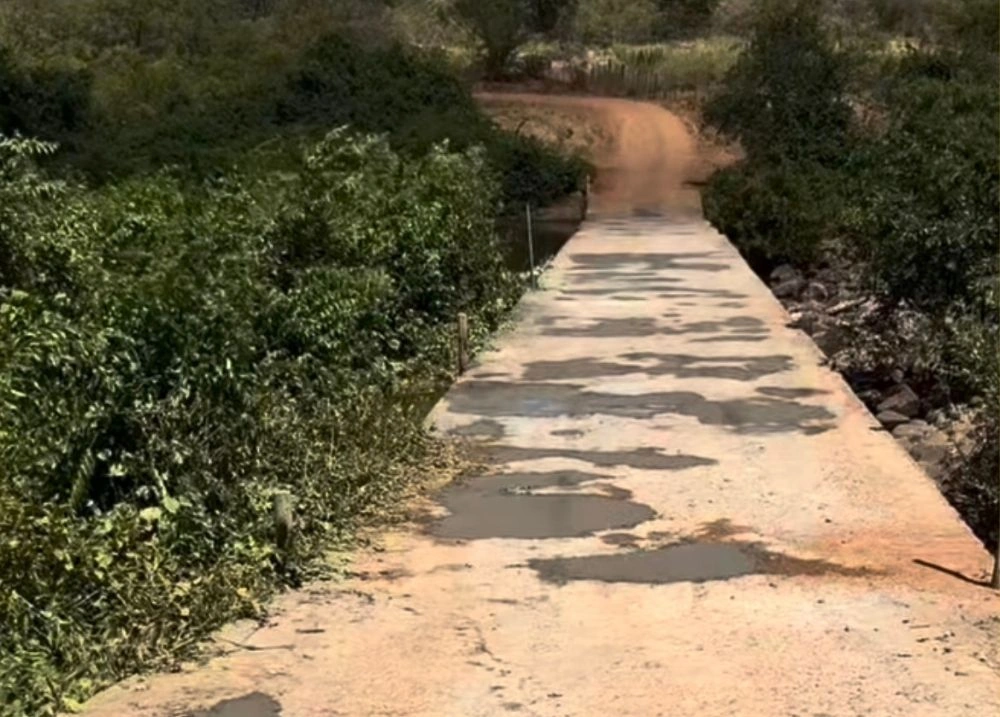Massapê do Piauí recupera passagens molhadas e melhora acesso na zona rural