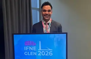Médico neurocirurgião Ricardo Lopes de Araújo apresenta sua tese em Buenos Aires (Foto: Instagram)