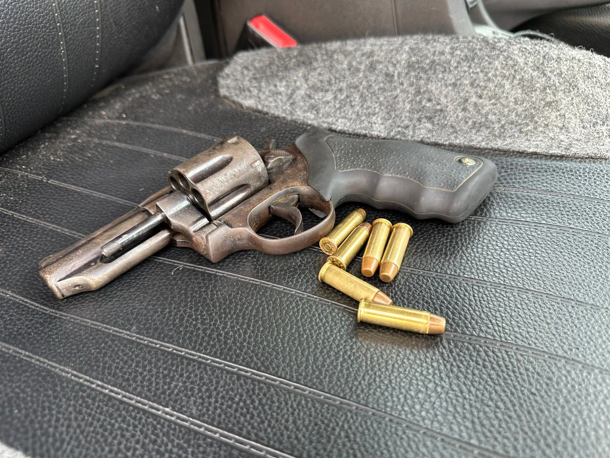 Motorista por aplicativo é preso com arma durante abordagem da PRF em Teresina