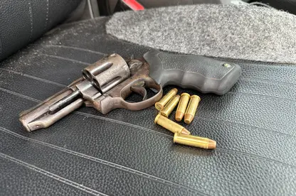 Motorista por aplicativo é preso com arma durante abordagem da PRF em Teresina