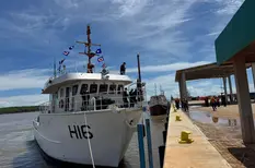 Navio da Marinha atraca no cais da Porto Piauí em Luís Correia