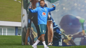 Neymar aparece em campo no treino da Seleção para a Copa do Mundo (Foto: Rafael Ribeiro/CBF)