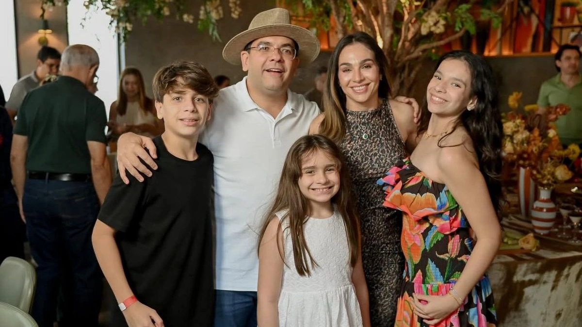 Noite de comemoração do aniversário da primeira dama, Isabel Fonteles em THE
