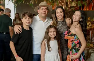 Noite de comemoração do aniversário da primeira dama, Isabel Fonteles em THE (Foto: Instagram)