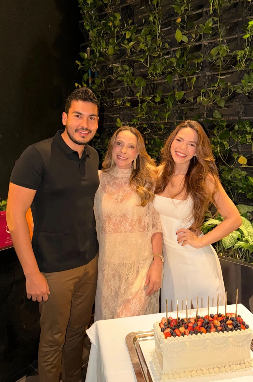 Noite especial para celebrar a vida da empresária Vanusa Tauil que festejou niver