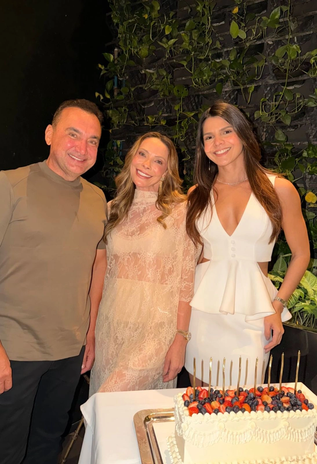 Noite especial para celebrar a vida da empresária Vanusa Tauil que festejou niver