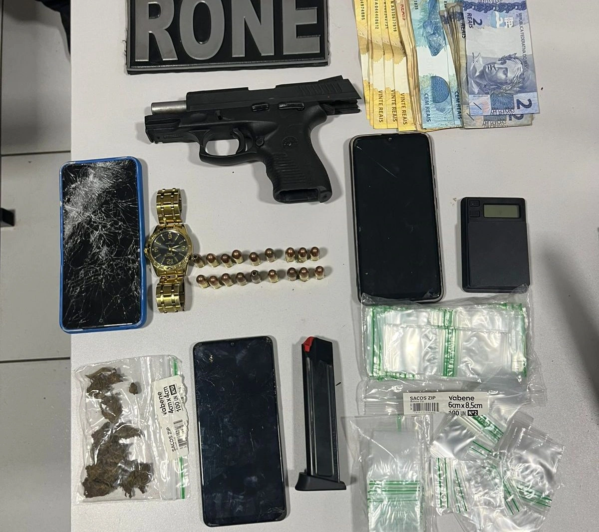 Operação da PM e Denarc apreende arma, drogas e dinheiro em Teresina
