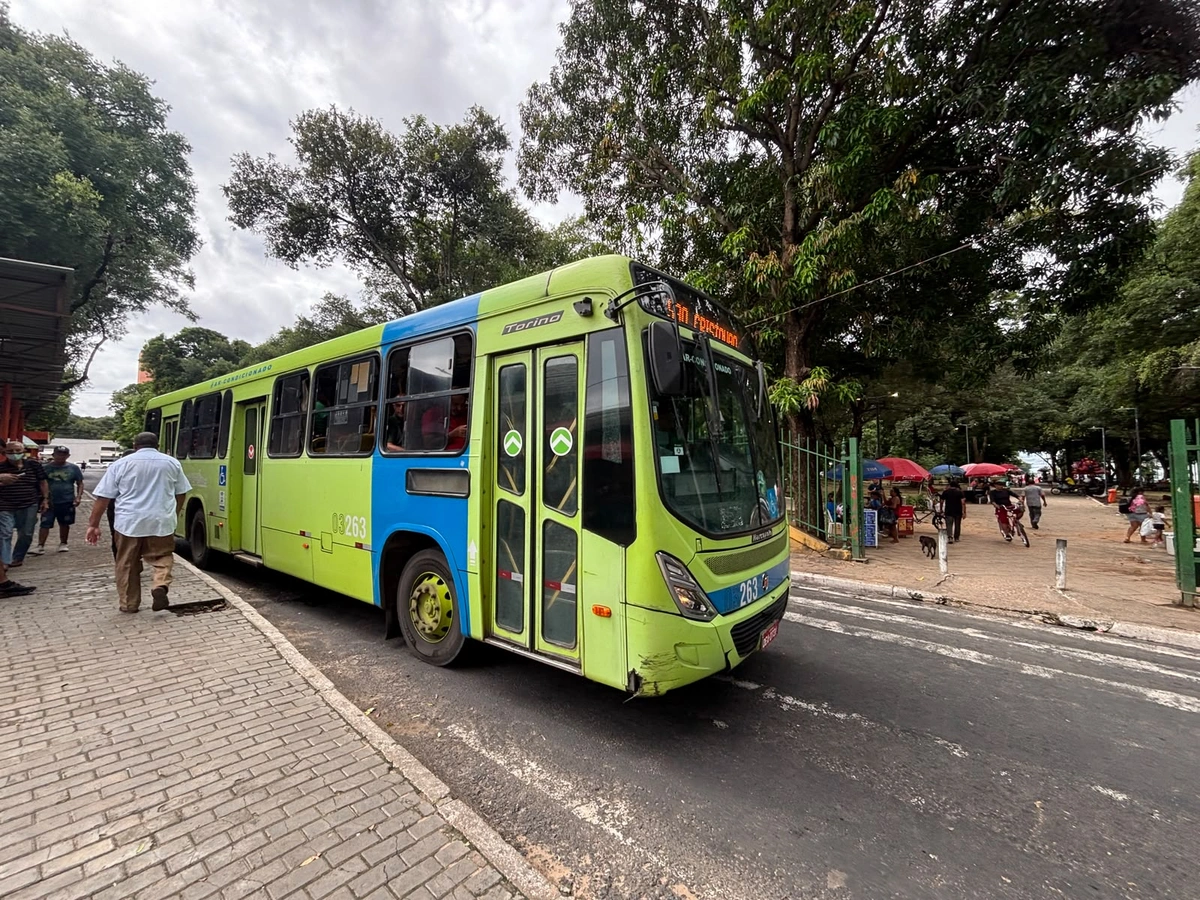 Paralisação de ônibus em Teresina pressiona prefeitura por negociação com a classe