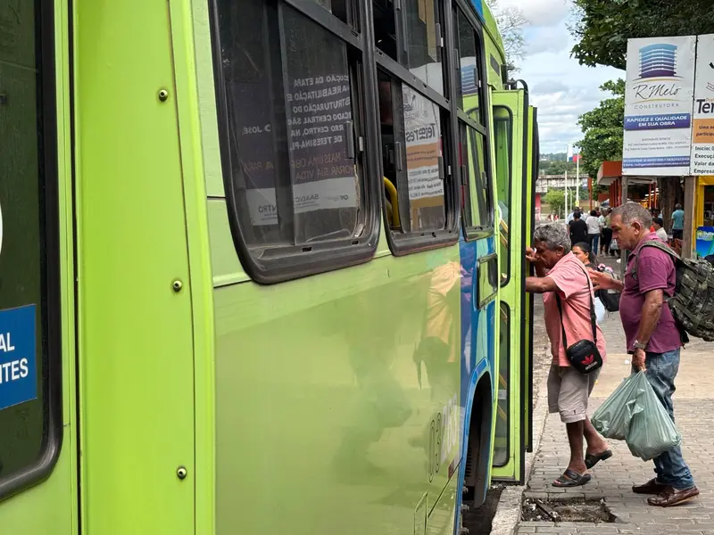 Paralisação de ônibus em Teresina pressiona prefeitura por negociação com a classe