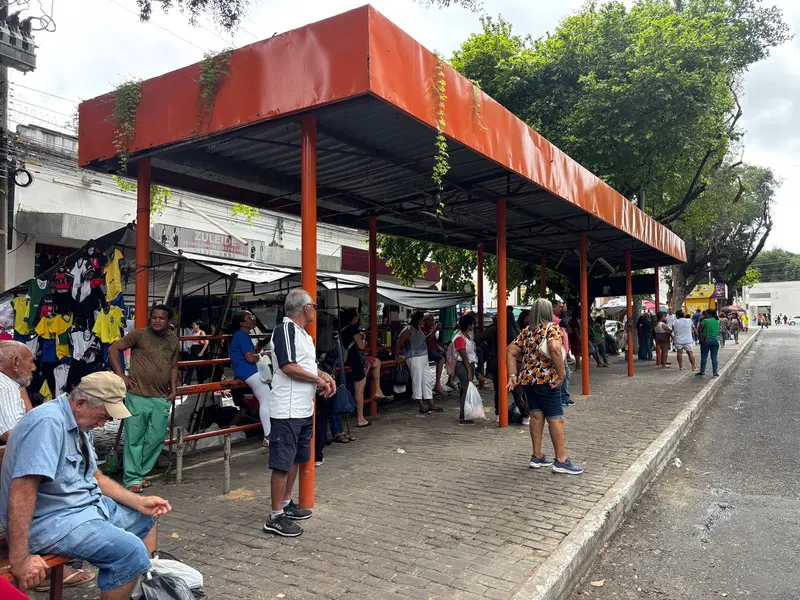 Paralisação de ônibus em Teresina pressiona prefeitura por negociação com a classe