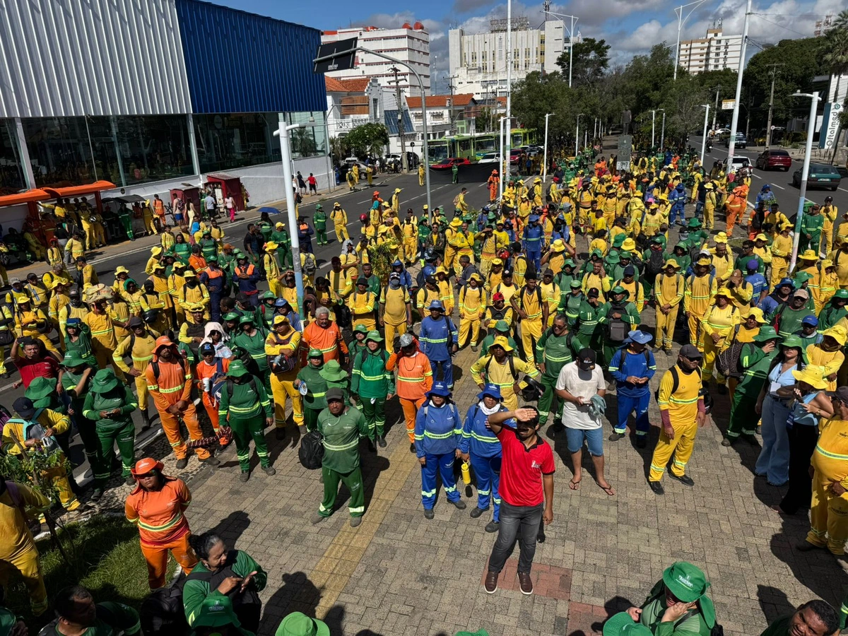 Paralisação dos garis em Teresina