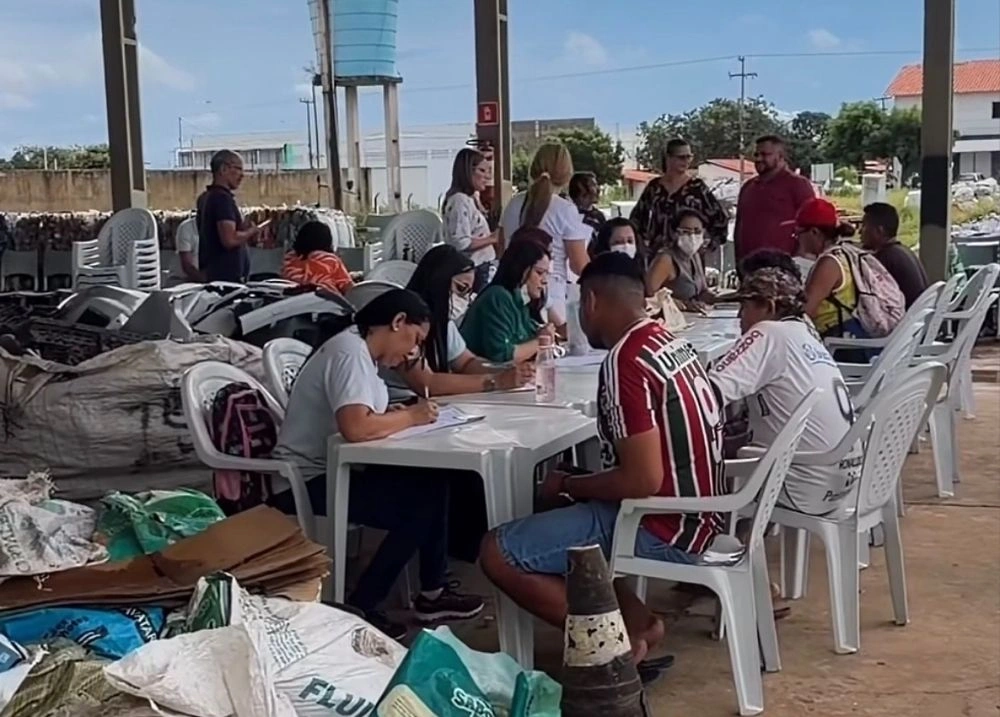 Parnaíba realiza cadastro social de catadores após fechamento de aterro