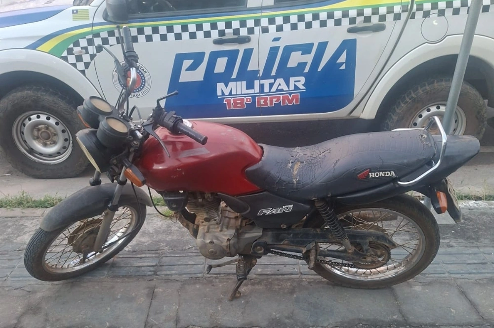 PM recupera moto roubada há mais de três anos durante patrulhamento em Regeneração