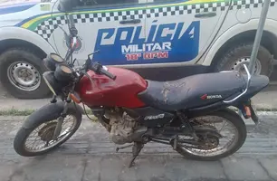 PM recupera moto roubada há mais de três anos durante patrulhamento em Regeneração (Foto: Divulgação/PMPI)