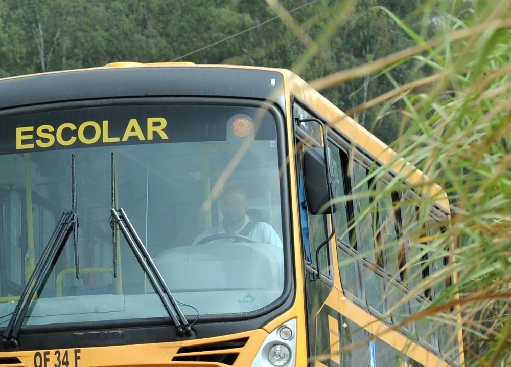 Prefeita de Lagoa do Piauí anuncia edital do Programa Passe Livre Estudante