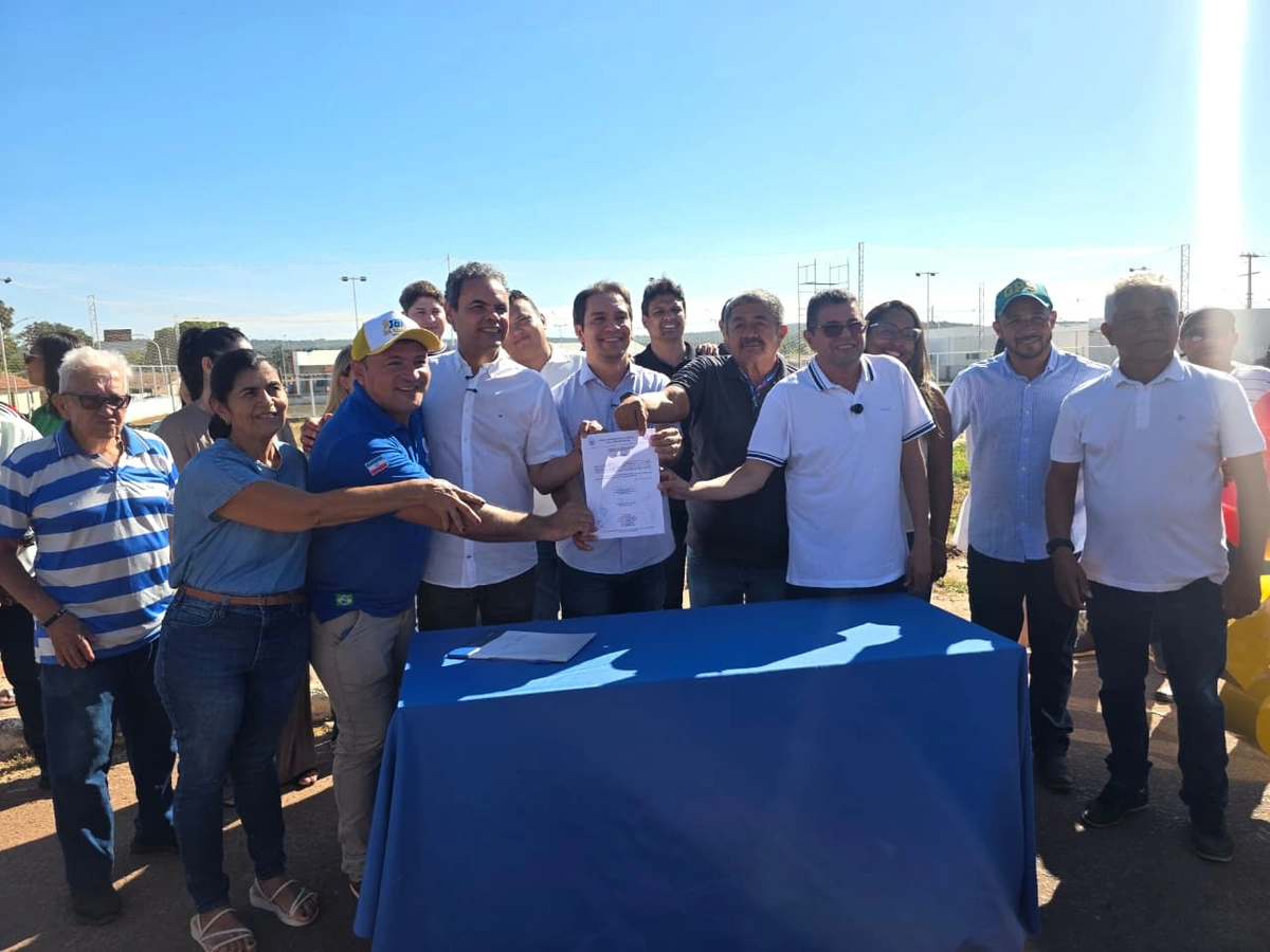 Prefeito Dr. Gilberto Júnior assina ordem de serviço para reconstrução de ginásio