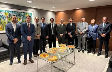 Prefeito Manoel Portela prestigia homenagem a João Vicente em Fortaleza