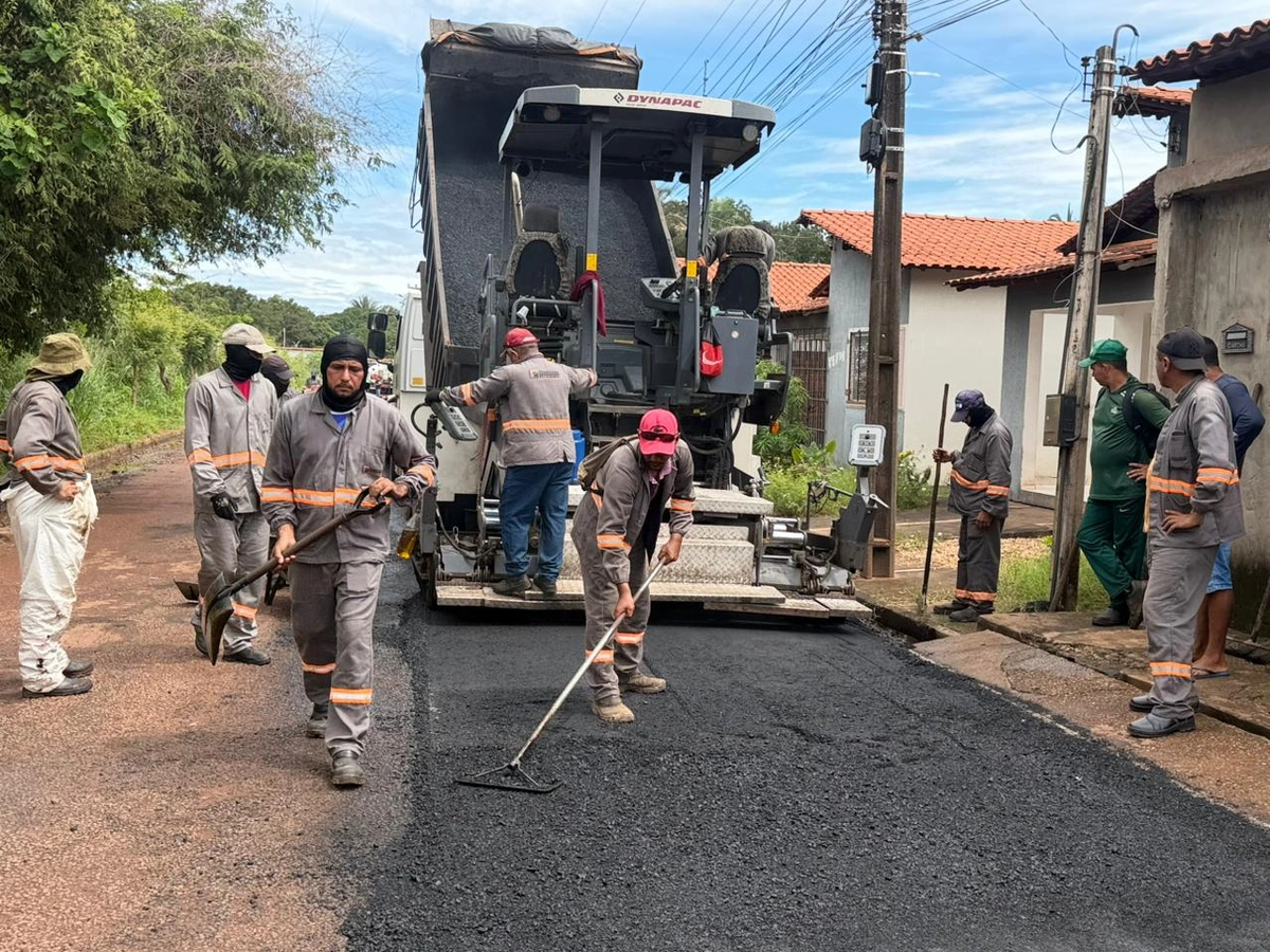 Prefeitura de Altos leva asfalto para a rua Rondina, no bairro Tranqueira