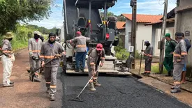 Prefeitura de Altos leva asfalto para a rua Rondina, no bairro Tranqueira (Foto: Reprodução)