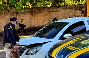 PRF recupera carro furtado e identifica documento falso em Bom Jesus (Foto: Reprodução)