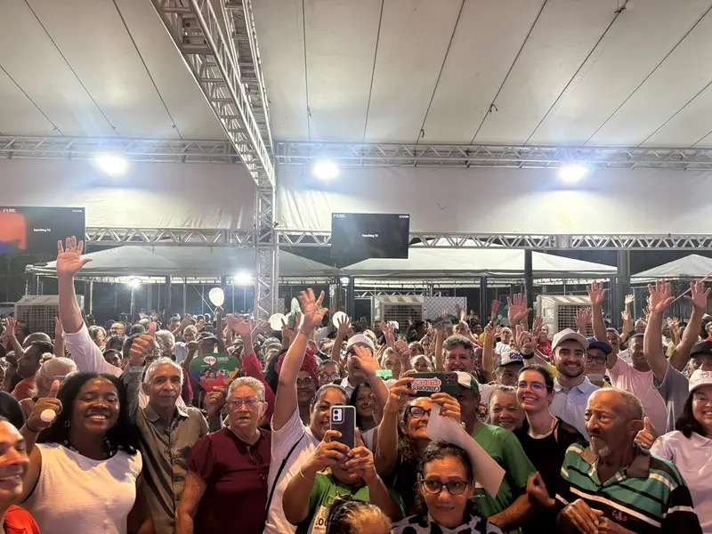 Rafael entrega quase 900 títulos de imóveis e destaca obras do OPA em Teresina