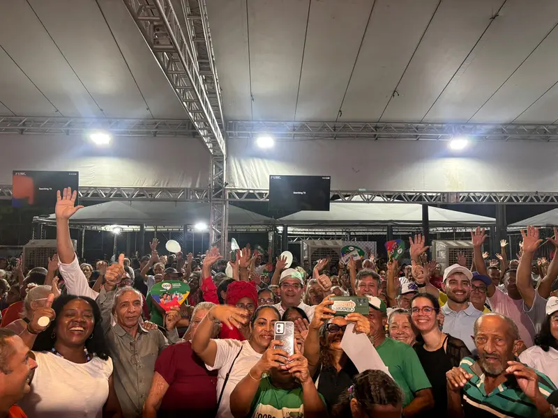 Rafael entrega quase 900 títulos de imóveis e destaca obras do OPA em Teresina